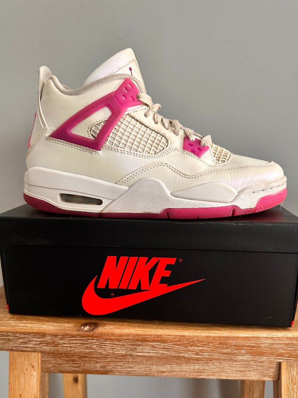 Nike Air Jordan 4 Retro GS Hyper Violet White Pink Sneakers Size 6Y